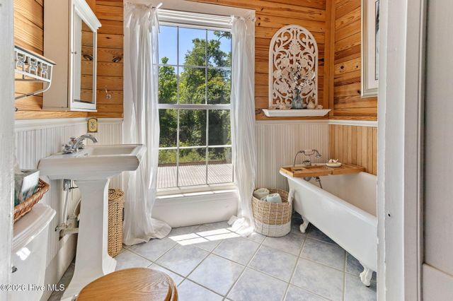 121 Dolphin Lane, Sneads Ferry, NC 28460