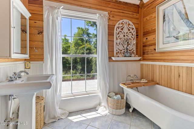 121 Dolphin Lane, Sneads Ferry, NC 28460