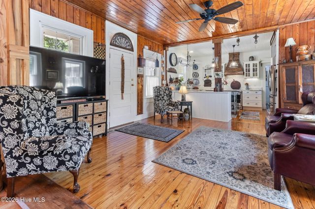 121 Dolphin Lane, Sneads Ferry, NC 28460