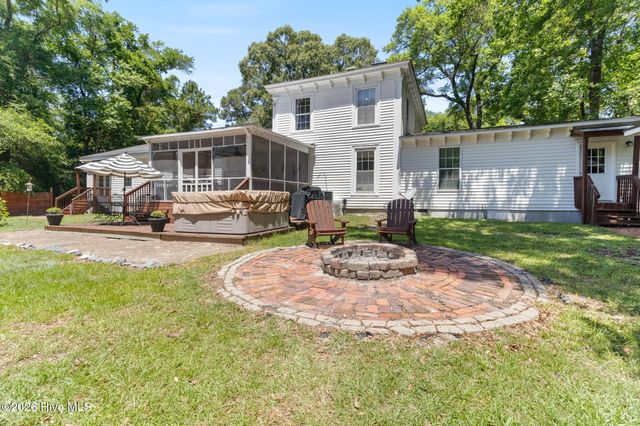 121 Dolphin Lane, Sneads Ferry, NC 28460