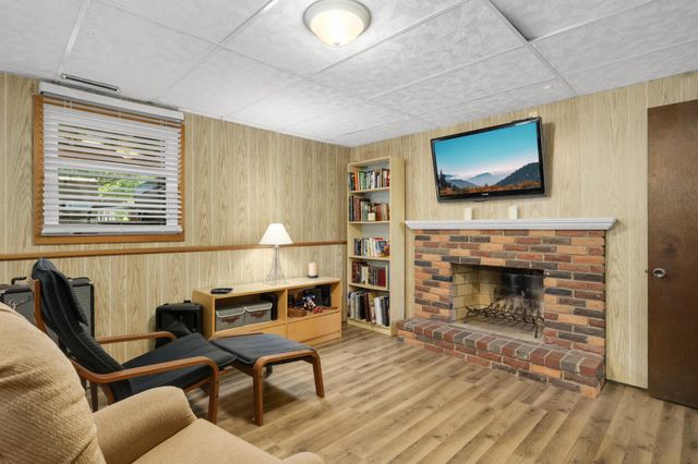 3909 81st Avenue N, Brooklyn Park, MN 55443