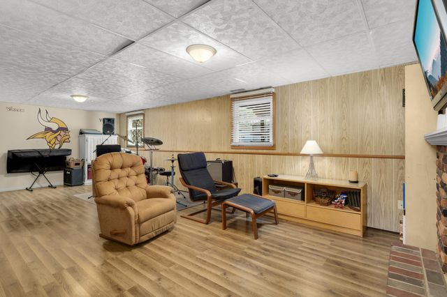 3909 81st Avenue N, Brooklyn Park, MN 55443