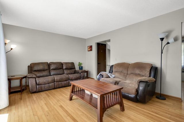 3909 81st Avenue N, Brooklyn Park, MN 55443