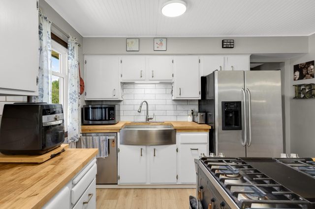3909 81st Avenue N, Brooklyn Park, MN 55443