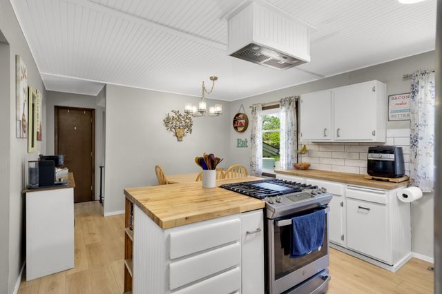 3909 81st Avenue N, Brooklyn Park, MN 55443