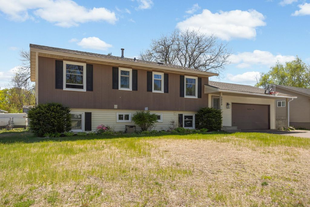 3909 81st Avenue N, Brooklyn Park, MN 55443