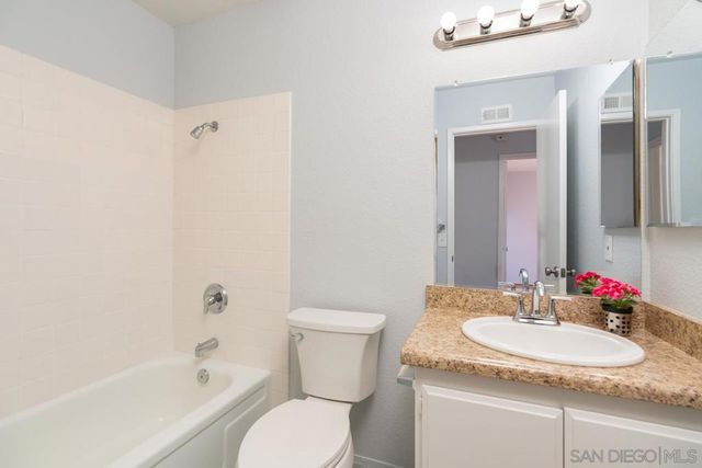 3286 Caminito Eastbluff 114, La Jolla, CA 92037