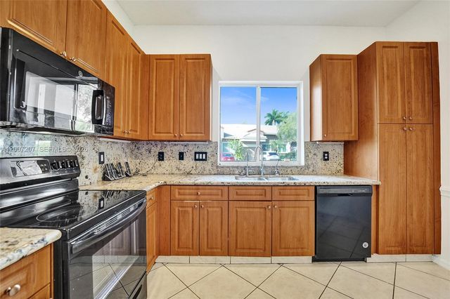 10131 Lombardy Dr, Tamarac, FL 33321