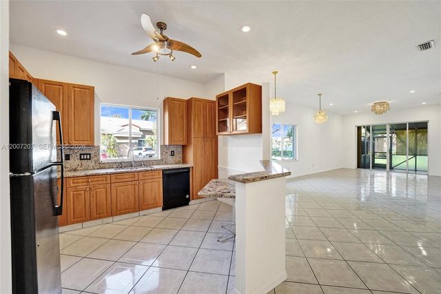 10131 Lombardy Dr, Tamarac, FL 33321