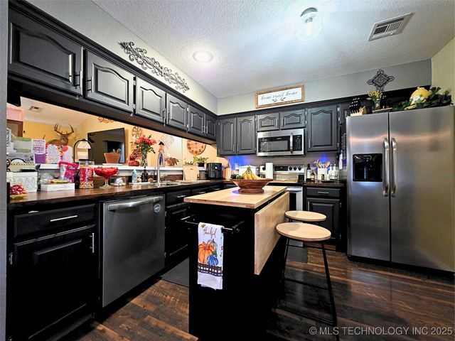 2210 Holly Lane, Miami, OK 74354