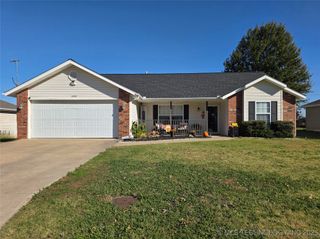 2210 Holly Lane, Miami, OK 74354