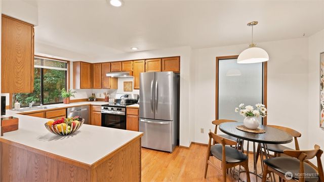 24243 SE 43RD Court, Sammamish, WA 98029