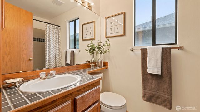 24243 SE 43RD Court, Sammamish, WA 98029