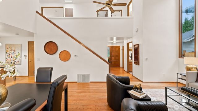 24243 SE 43RD Court, Sammamish, WA 98029
