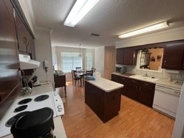 590 Lakeview Woods Drive, Mobile, AL 36695