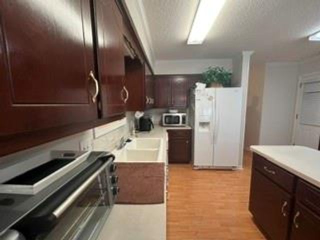 590 Lakeview Woods Drive, Mobile, AL 36695