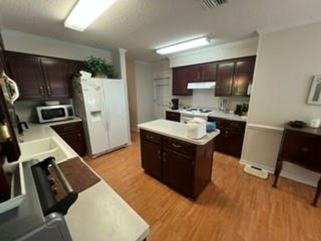 590 Lakeview Woods Drive, Mobile, AL 36695
