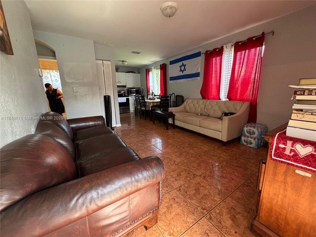 997 NW 11 STREET, Homestead, FL 33030