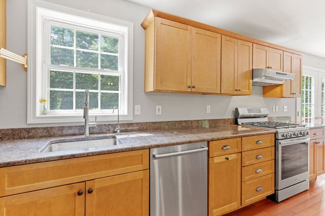 36 Durango Drive, Goffstown, NH 03045