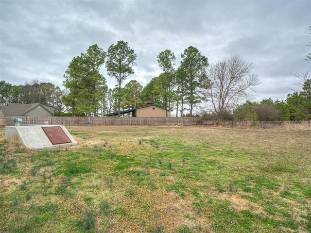 16 Orlando Drive, Shawnee, OK 74804