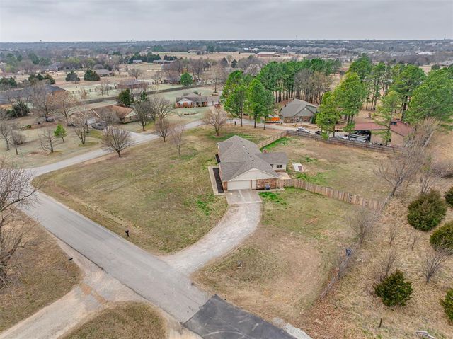 16 Orlando Drive, Shawnee, OK 74804