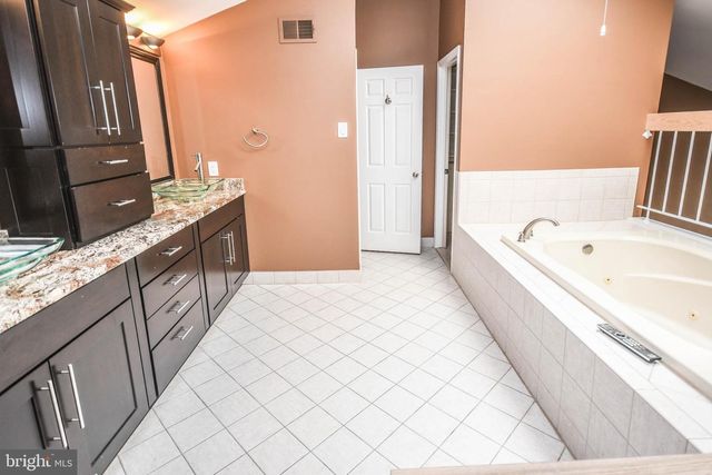 5918 EDSON LN, Rockville, MD 20852