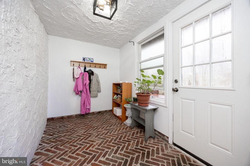 Image 15 of property listing at 57 GRUBB RD, Malvern, PA 19355