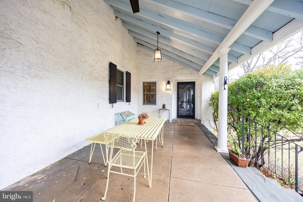 Image 3 of property listing at 57 GRUBB RD, Malvern, PA 19355