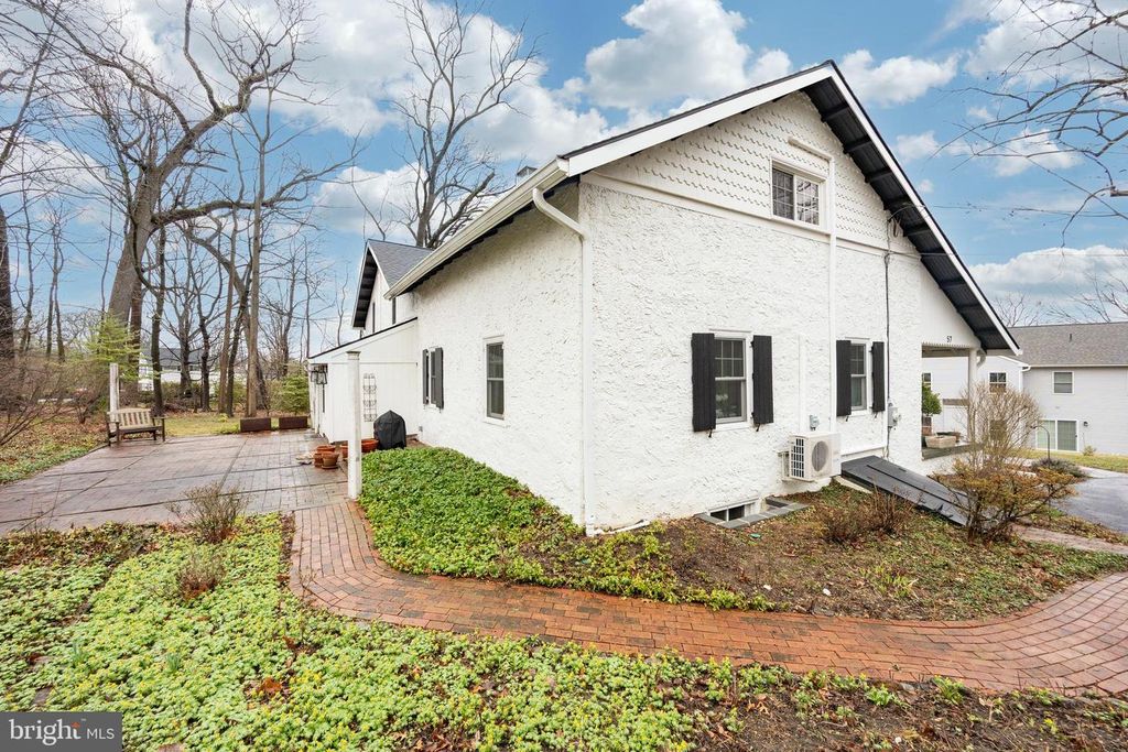 Image 32 of property listing at 57 GRUBB RD, Malvern, PA 19355