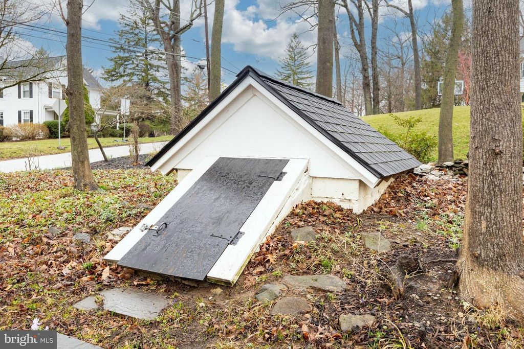 Image 35 of property listing at 57 GRUBB RD, Malvern, PA 19355