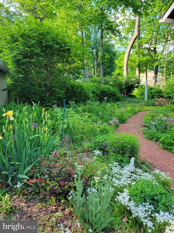 Image 38 of property listing at 57 GRUBB RD, Malvern, PA 19355