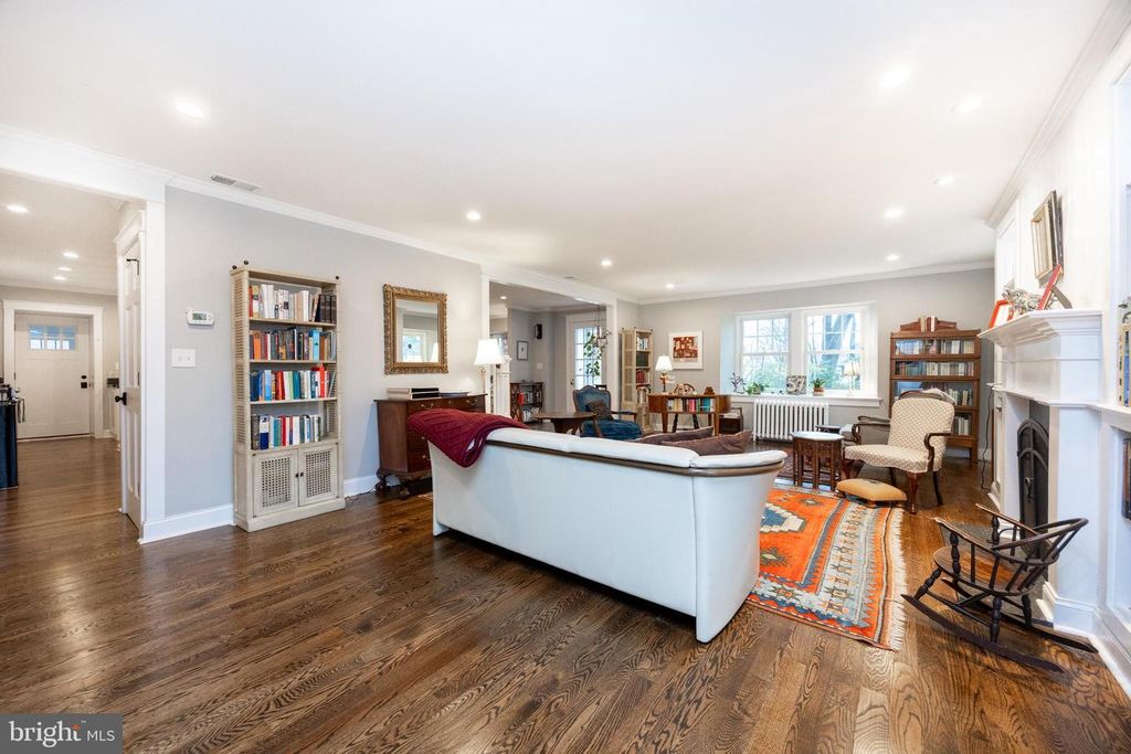 Image 4 of property listing at 57 GRUBB RD, Malvern, PA 19355