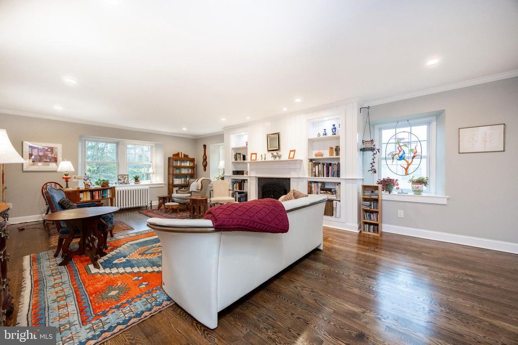 Image 5 of property listing at 57 GRUBB RD, Malvern, PA 19355