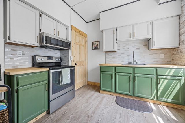 1035 University Drive N, Fargo, ND 58102