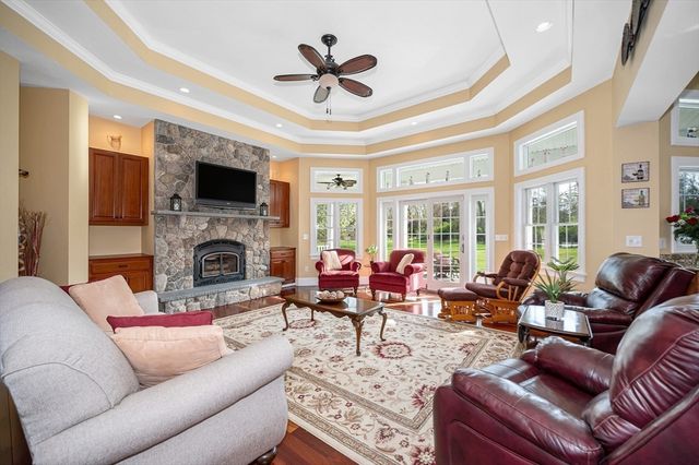 1030 North St, Tewksbury, MA 01876