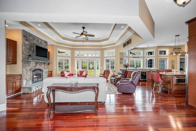 1030 North St, Tewksbury, MA 01876
