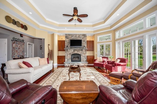 1030 North St, Tewksbury, MA 01876