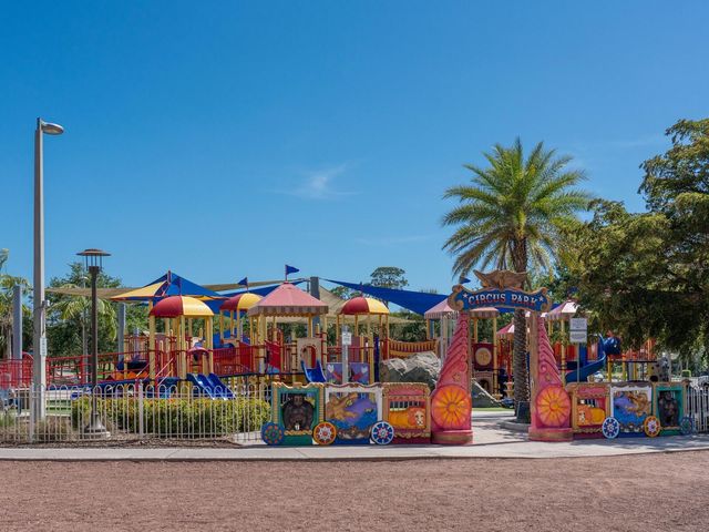 2337 LINDSTROM STREET, Sarasota, FL 34237