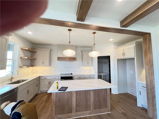 17829 Rainbow Boulevard, Overland Park, KS 66085