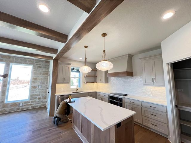 17829 Rainbow Boulevard, Overland Park, KS 66085