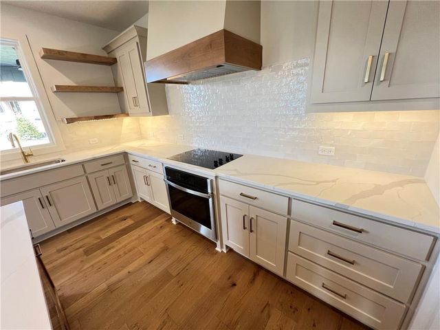 17829 Rainbow Boulevard, Overland Park, KS 66085