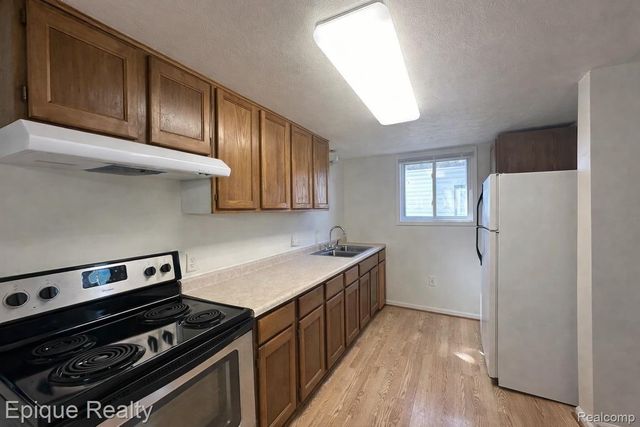 816 Comfort Street, Lansing, MI 48915