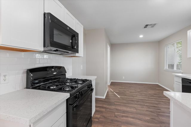 403 Lakemont DR, Hutto, TX 78634