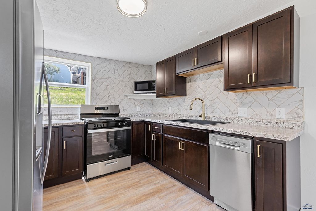 807 ADDIE ST, Lead, SD 57754