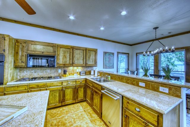 6207 Point Lavista, Malakoff, TX 75148