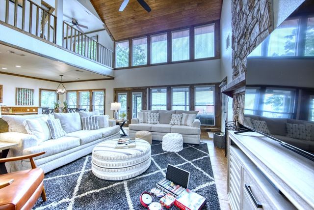 6207 Point Lavista, Malakoff, TX 75148