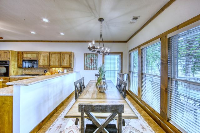 6207 Point Lavista, Malakoff, TX 75148