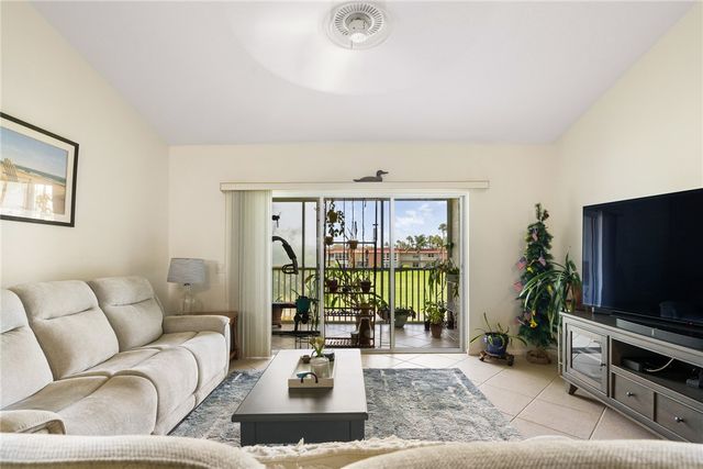 255 Grand Royale Circle 204, Vero Beach, FL 32962