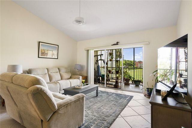 255 Grand Royale Circle 204, Vero Beach, FL 32962