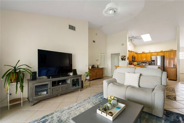 255 Grand Royale Circle 204, Vero Beach, FL 32962